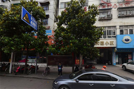 单价7600，经典花园，电梯阔景高层，证齐满二可按揭，钥匙房